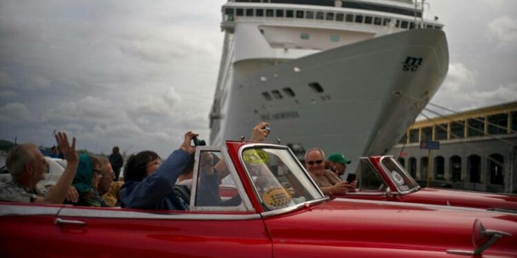 Jueza ordena a cruceros pagar más de $400 millones en daños por uso de puerto de La Habana