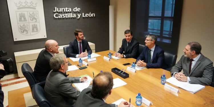 La Comisión de Simplificación Administrativa echa a andar con la apertura de agencias turísticas y la interconexión de registros vitícolas