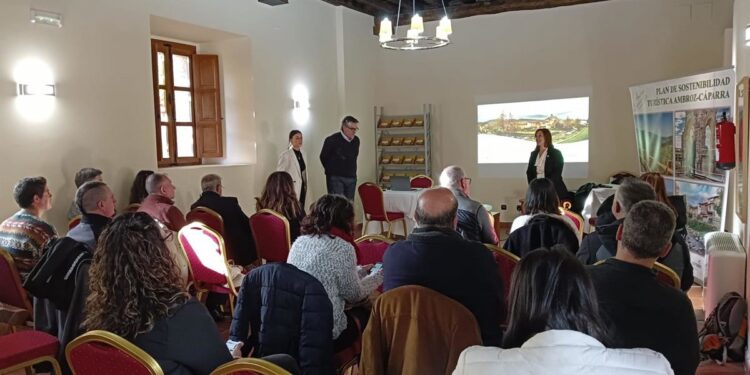 La Diputación de Cáceres presenta a agencias de viajes un catálogo con más de 80 experiencias en Ambroz-Cáparra