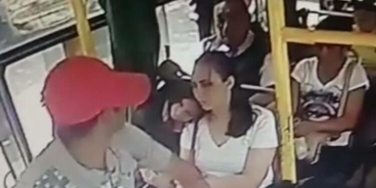 La Nación / Detienen a un joven por asalto en ómnibus y transportista denuncia ataques casi diarios