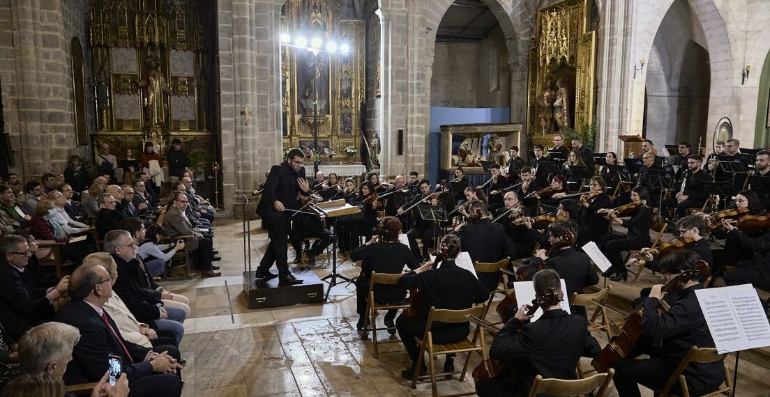 La Orquesta Sinfónica Victoria Fernández celebra con gran éxito  su concierto de debut en la Colegiata de Gandia