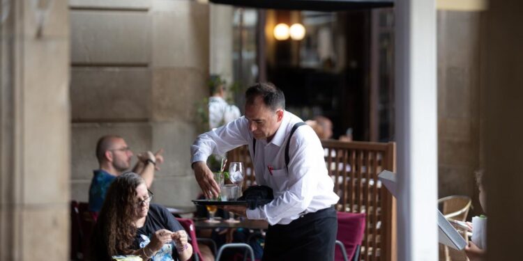 Las ventas del sector servicios crecen en Extremadura un 3,4% en octubre y la ocupación aumenta un 3,6%
