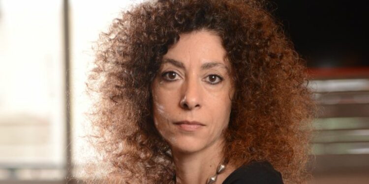Leila Guerriero: “Estuve muy iracunda con los discursos romantizados sobre la pandemia, con los discursos torpes que decían que íbamos a salir mejor”