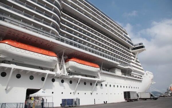 Llega a Brasil el más grande y moderno crucero en navegar por el país