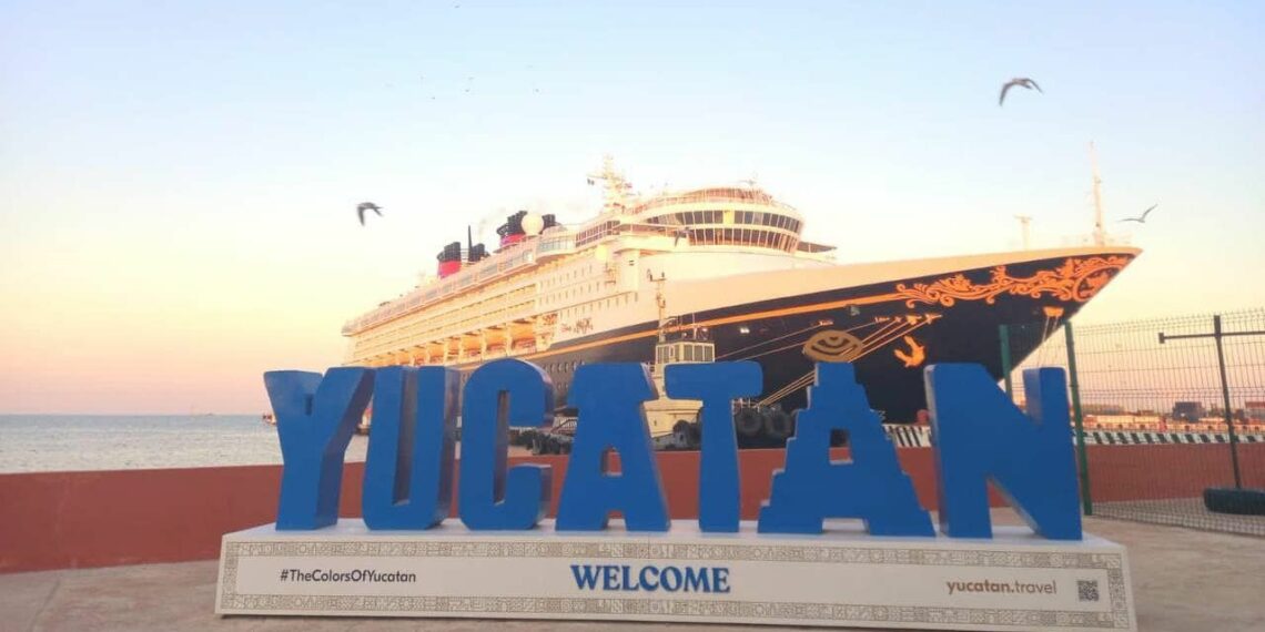 Llegan más de 3 mil turistas en el crucero Disney Magic a Progreso