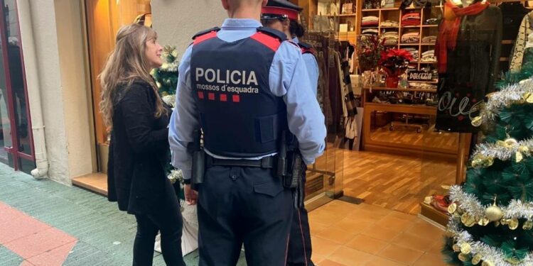 Los Mossos refuerzan la vigilancia en zonas comerciales, de ocio y estaciones