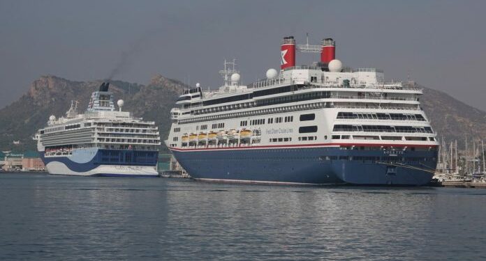 Los cruceros se conectarán a la red eléctrica para reducir sus emisiones, como propuso una alumna de la UPCT