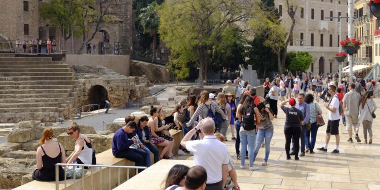 Los españoles realizaron 56,8 millones de viajes en el tercer trimestre, un 0,5% menos