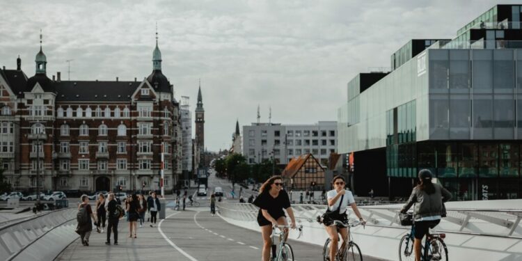 Los mejores destinos para viajar sola en 2023
