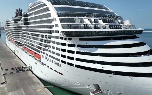 MSC World Europa llega a Mina Rashid tras el Mundial