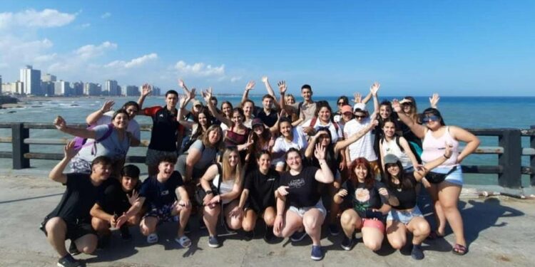 Más de 200 estudiantes de 25 de Mayo disfrutaron de viajes de fin de curso en la Provincia