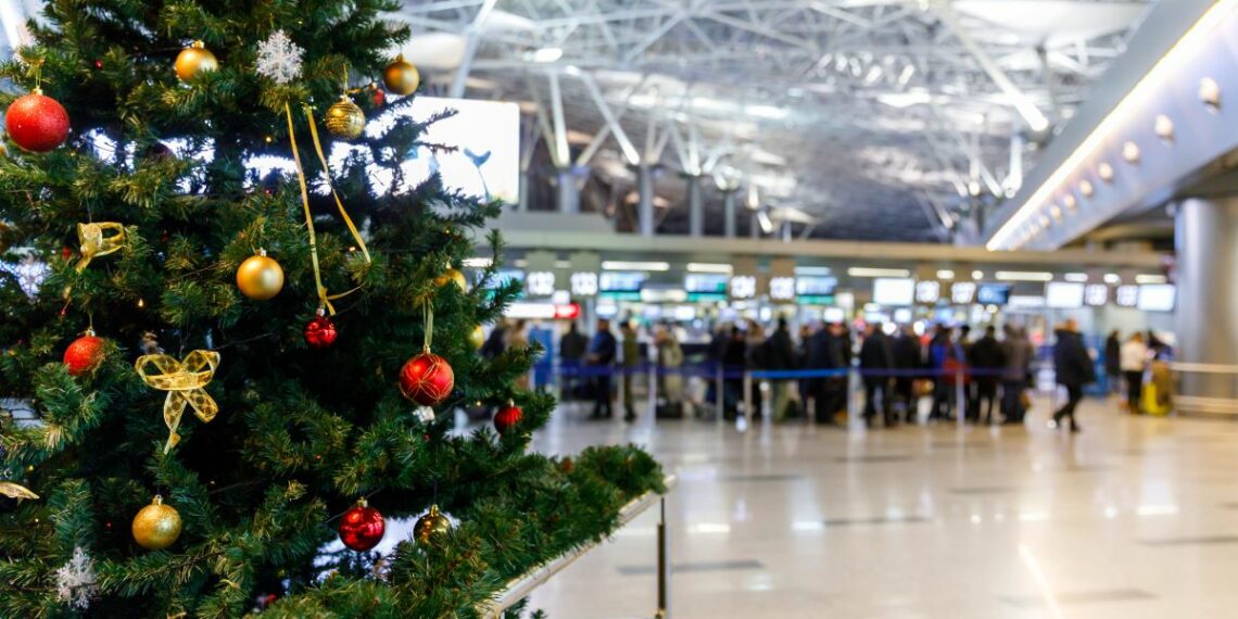 Ya se aproximan los días en los que viajar en avión en Navidad un tanto caóticos.