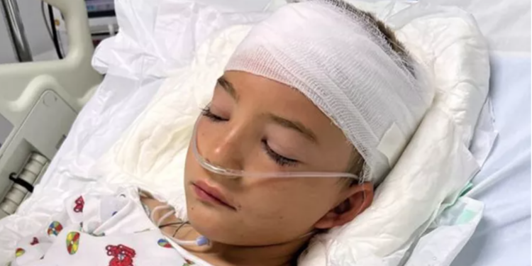 Niño arrastrado por un caballo en unas vacaciones lucha por su vida