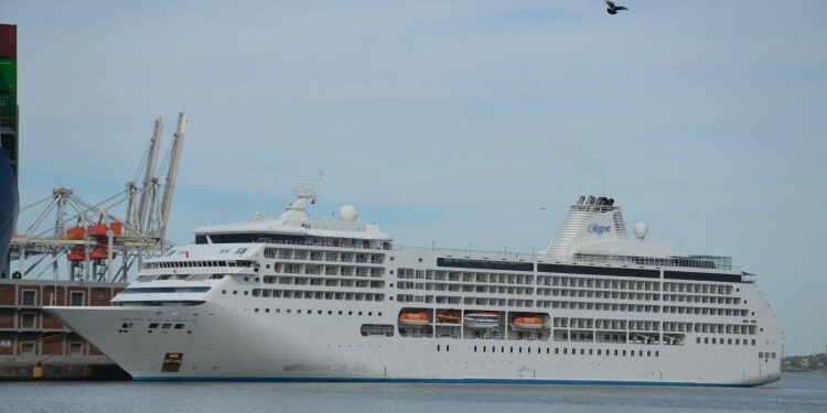 Nuevo crucero recala en Montevideo