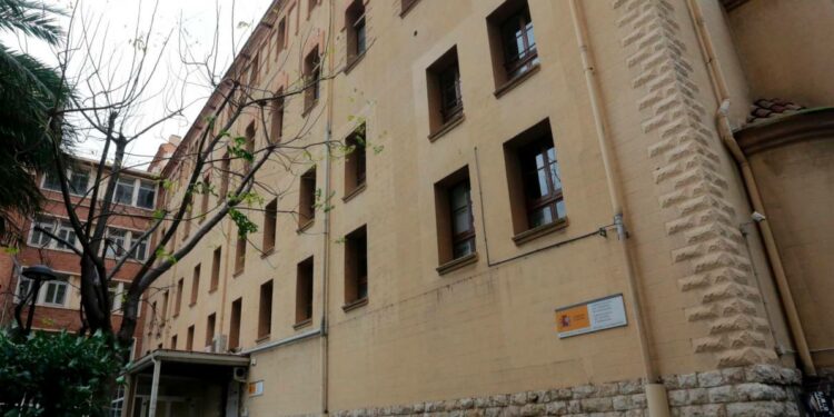 Ocho detenidos en Tarragona en una operación contra una red de regularización de ciudadanos cubanos