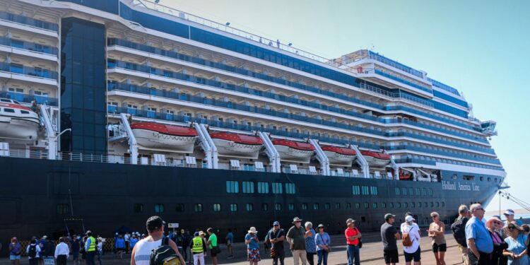 Perú: Puerto de Paracas recibe al crucero más grande de la temporada