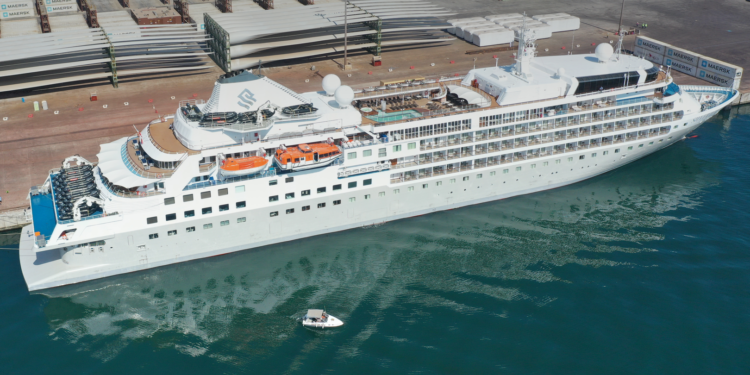 Perú: Puerto de Paracas recibe crucero de la compañía Silversea Cruises