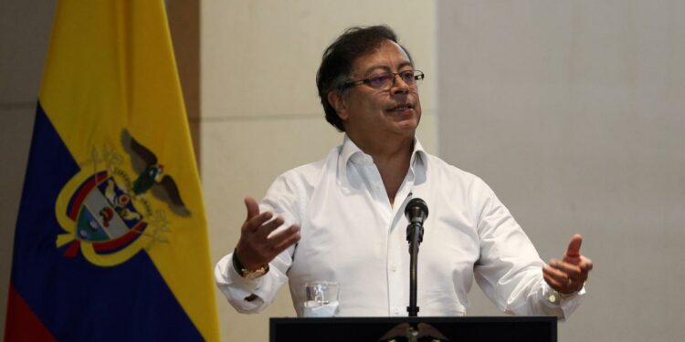 Petro anuncia un programa para quitarle 100.000 jóvenes al multicrimen