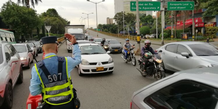 El pico y placa en Medellín tendrá una variación para facilitar el ingreso y salida de vehículos durante las festividades de fin de año. (Secretaría de Movilidad de Medellín).