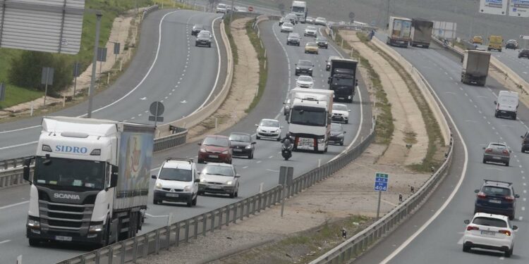 Circulación en la autovía A-4.