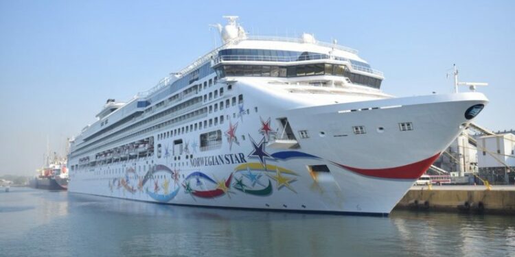 Puerto Chacabuco recibe al crucero Norwegian Star