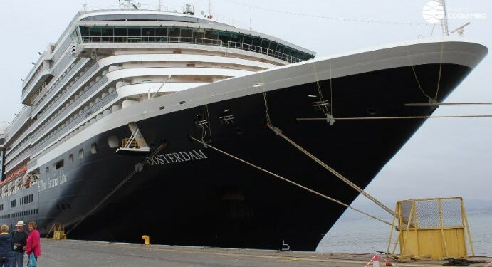 Puerto Coquimbo recibe al crucero Oosterdam