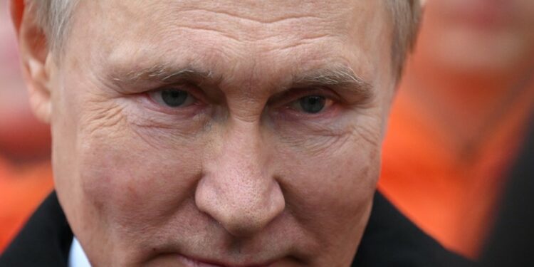 Putin anuncia desarrollo de su potencial militar, aumento a 1,5 millones de militares y nuevo misil crucero