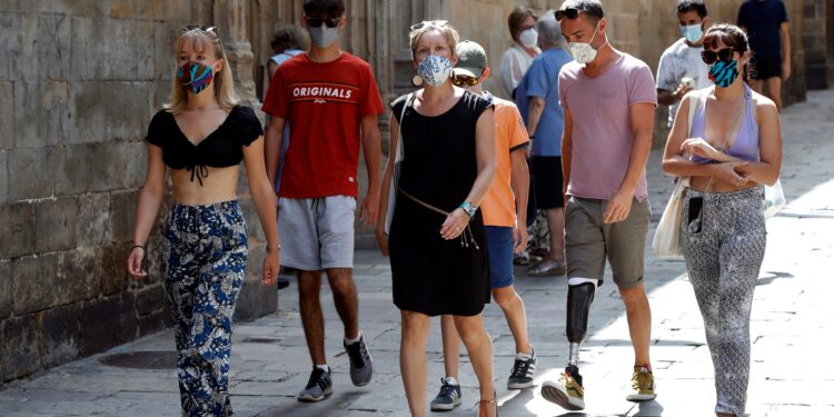 Cancillería desarrolló una herramienta de asistencia para los argentinos que viajen al exterior. (EFE/Toni Albir/Archivo)
