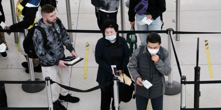 Recomendaciones para evitar contagios con virus respiratorios durante los viajes de fin de año | Video | Univision 45 Houston KXLN