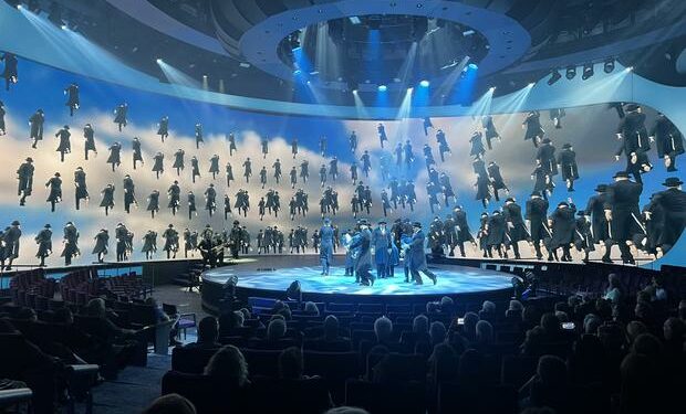 El teatro tiene una pantalla LED 4 k de 6 metros de alto y 33 metros de largo que ofrece una experiencia inmersiva desde cualquier ubicación.