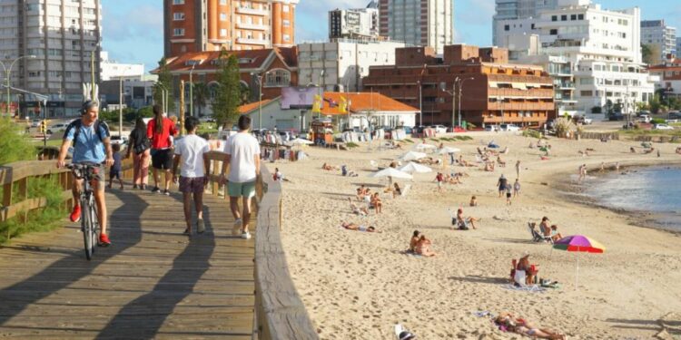 Se votó en Senado la exoneración del IVA para uruguayos en servicios turísticos para todo el verano - Noticias de Uruguay y el mundo actualizadas