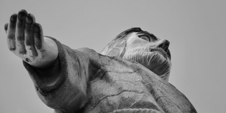 Imagen de detalle del Cristo de 'El Picacho', zona dominada por la MS13.