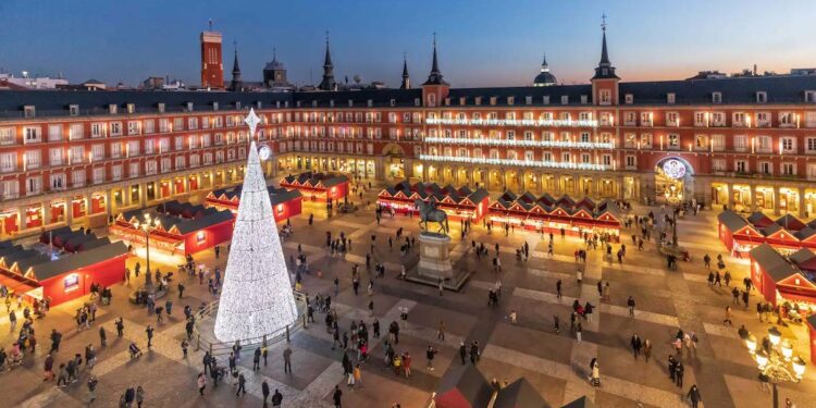 Iluminación navideña de la Plaza Mayor de Madrid [Foto ©Madrid Destino. Álvaro López del Cerro]