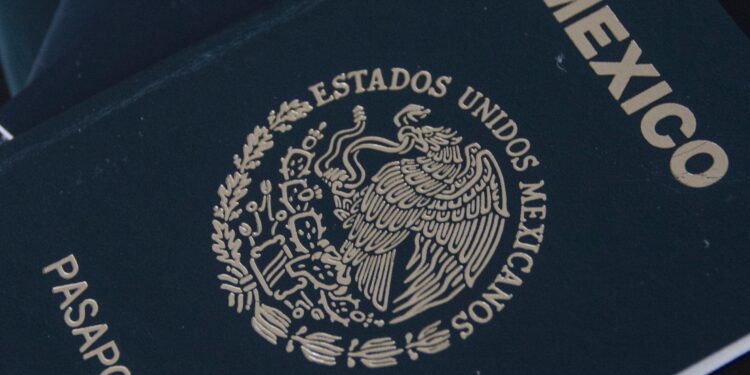 La Secretaría de Relaciones Exteriores tramita los pasaportes (ISAAC ESQUIVEL /CUARTOSCURO)