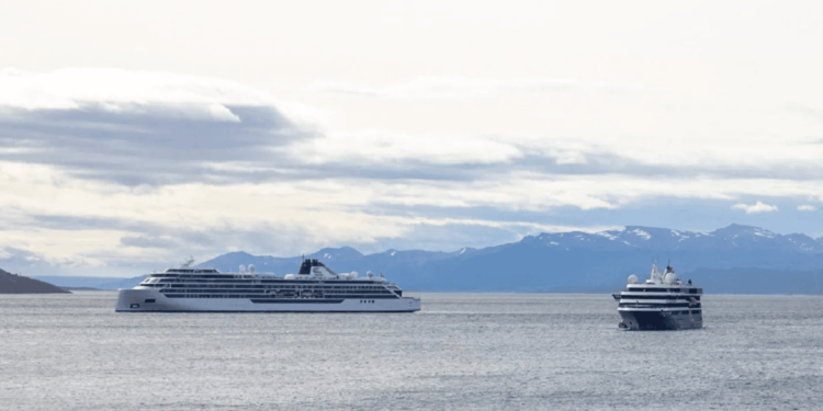 Tragedia a bordo de un crucero en Tierra del Fuego: una turista murió aplastada por una ola gigante