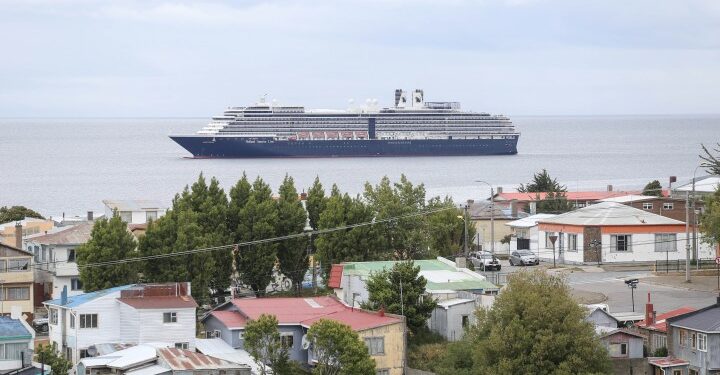 Tres cruceros se reunieron ayer en el muelle Prat de Punta Arenas