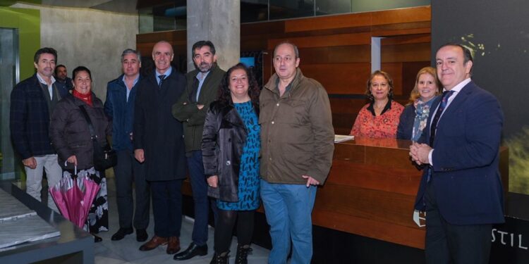 Triana recupera su punto de información turística en el Castillo de San Jorge y abre nuevas rutas al visitante