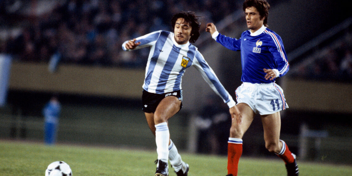 Daniel Valencia en el partido contra Francia en el Mundial 1978