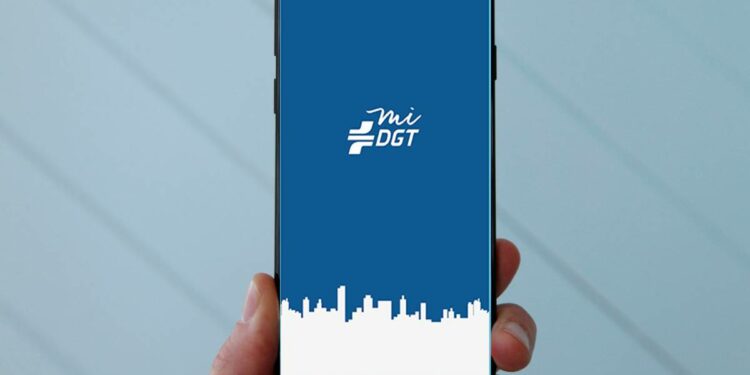 La app de la DGT simplifica y facilita los trámites relacionados con tráfico.