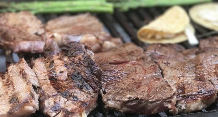 Cierra el año al estilo regio: 10 costumbres neoleonesas para esta Navidad y Año Nuevo