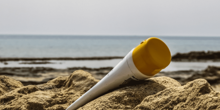 ¿Debo usar protector solar durante un vuelo por la radiación?