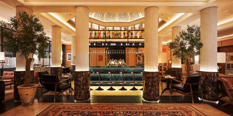 ¿Patinaje sobre hielo y raclette? Los mejores planes de los hoteles de lujo para madrileños y viajeros