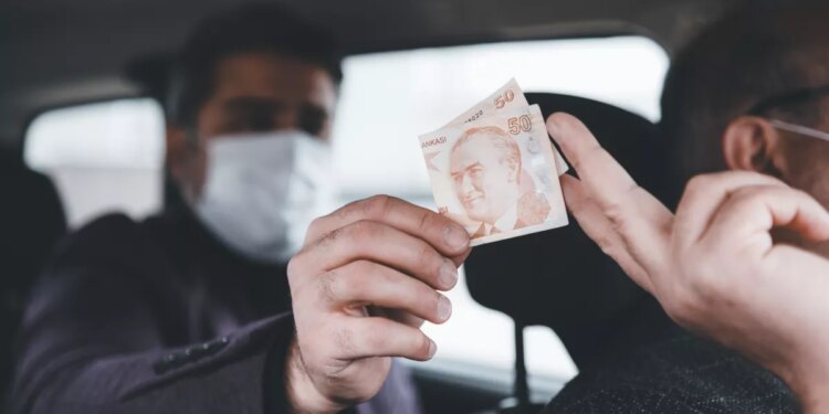 ¿Por qué los conductores de Uber y Didi me cancelan si no pago en efectivo?