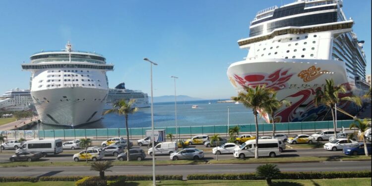 Vallarta recibe su primer triple arribo de cruceros del 2023