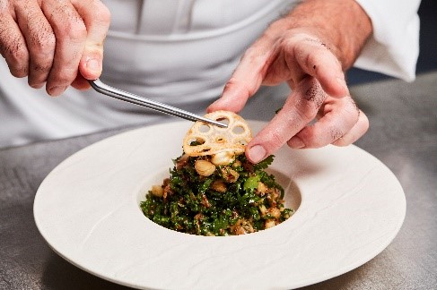 Explora Journeys presenta las propuestas gastronómicas de los restaurantes a bordo del crucero Explora I
