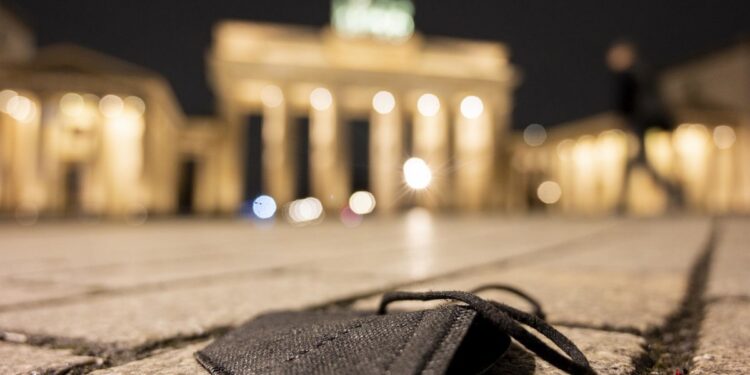 Alemania retira las mascarillas en los viajes de larga distancia