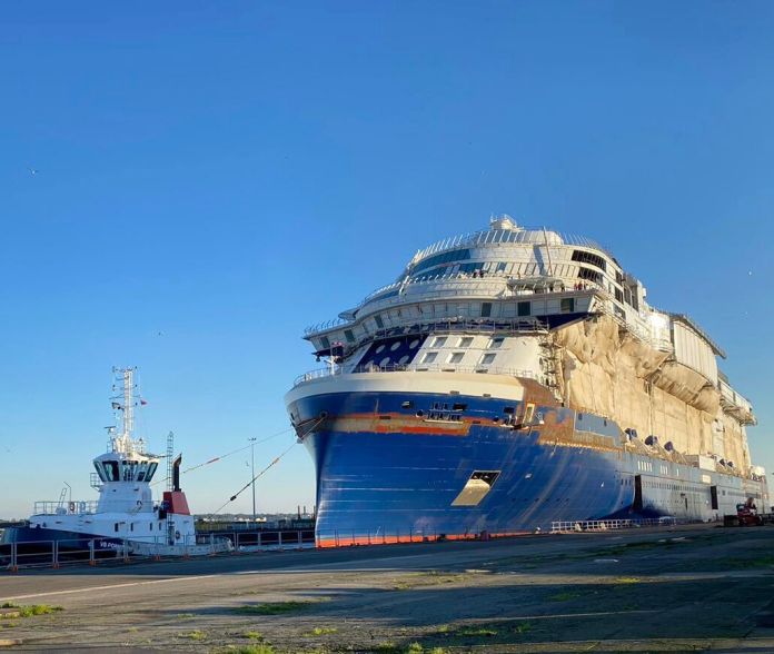 El crucero Celebrity Ascent toca el agua por primera vez