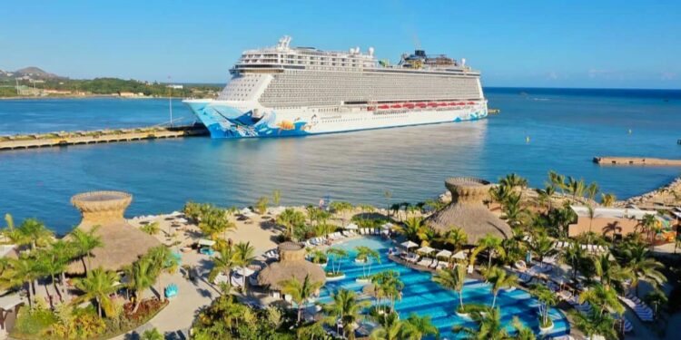 Volvió a Puerto Plata crucero Norwegian Scape, tras meses de ausencia por encallamiento
