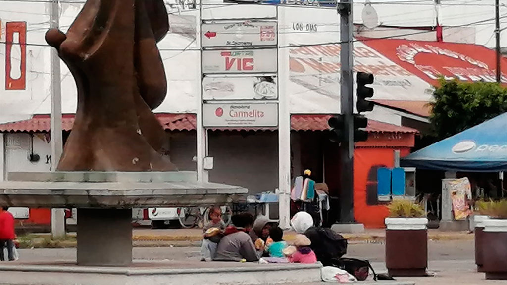 Menores limpiaparabrisas en San Juan Bosco son detectados por el DIF