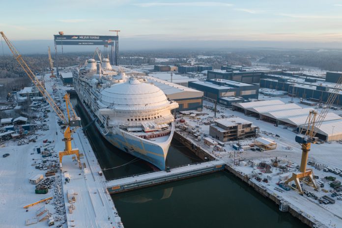 Royal Caribbean International celebra la ceremonia de flotación de su crucero Icon of the Seas